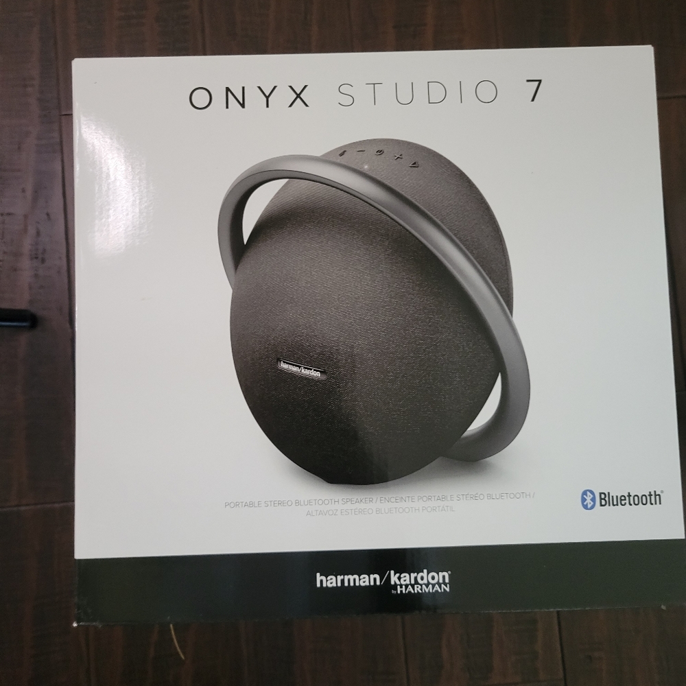 Harmon Onyx Studio 7 Bluetooth Speaker